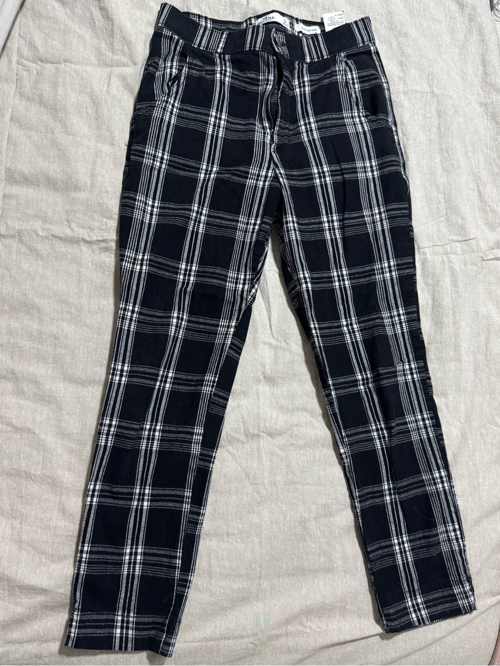 Hollister Black & White Plaid ankle pants